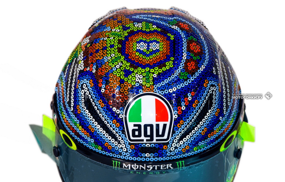 Шлем Валентино Росси для зимних тестов в Сепанге - AGV Pista GP R Шлем Валентино Росси для зимних тестов в Сепанге - AGV Pista GP R
