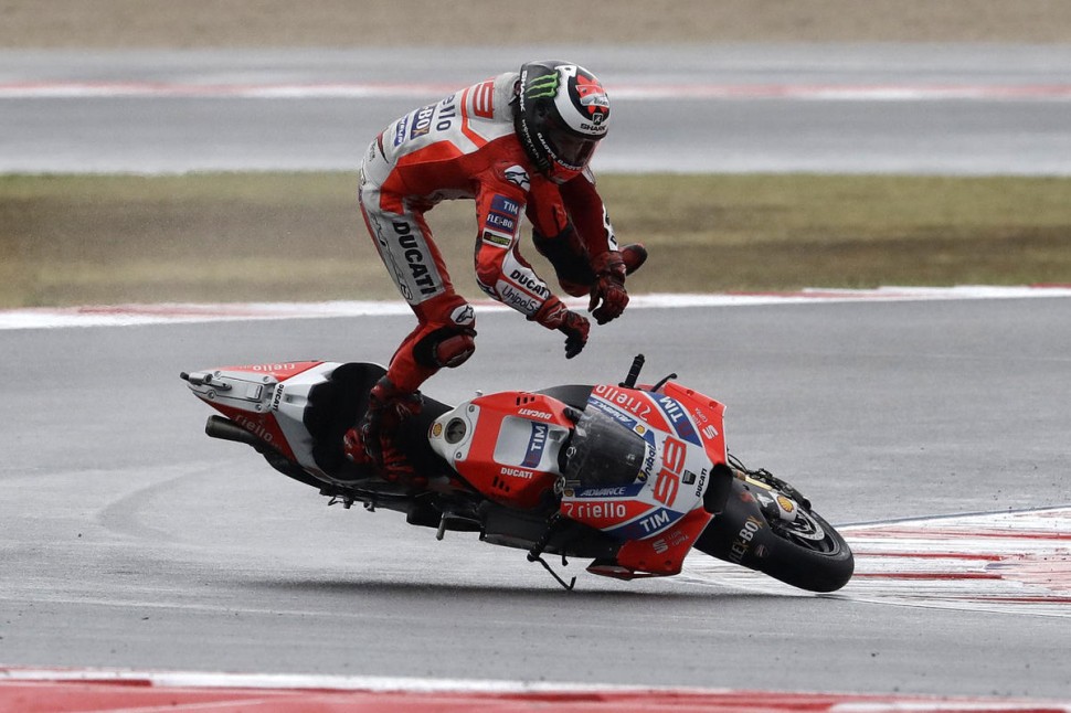Хорхе Лоренцо в дебютный сезон с Ducati разрешили все, и это - программа обучения, если можно так выразиться Хорхе Лоренцо в дебютный сезон с Ducati разрешили все, и это - программа обучения, если можно так выразиться