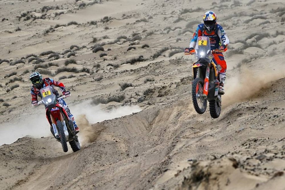 Кевин Беньявидес (Honda, #47) потерял массу времени, но сохранил место в TOP-3 после хаоса на СУ10 Кевин Беньявидес (Honda, #47) потерял массу времени, но сохранил место в TOP-3 после хаоса на СУ10
