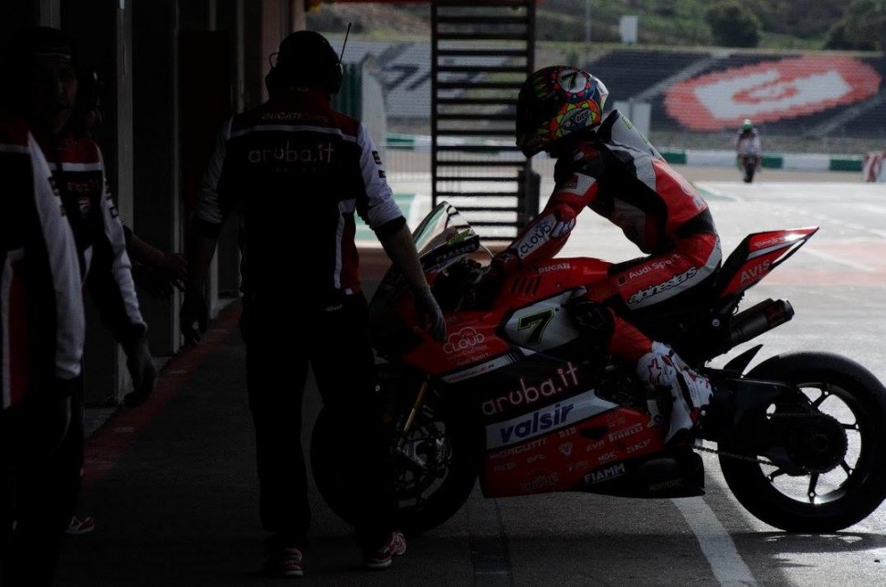 Пилоты заводской Ducati страдают от нехватки скорости и динамики, это побороть пока не удалось Пилоты заводской Ducati страдают от нехватки скорости и динамики, это побороть пока не удалось