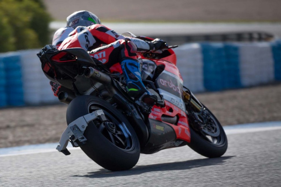 Усовершенствованная версия калибратора на Ducati 1199 Panigale R Марко Меландри, тесты WSBK Усовершенствованная версия калибратора на Ducati 1199 Panigale R Марко Меландри, тесты WSBK