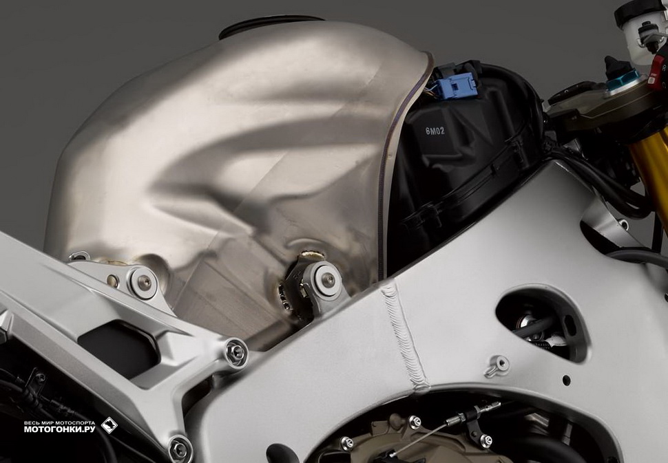 Легкий не гниющий - вечный титановый бензобак устанавливается на все Fireblade 2017-18 Легкий не гниющий - вечный титановый бензобак устанавливается на все Fireblade 2017-18