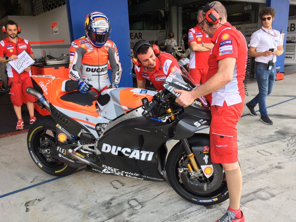 Новая версия нижнего пластика Ducati GP18 на мотоцикле Довициозо Новая версия нижнего пластика Ducati GP18 на мотоцикле Довициозо