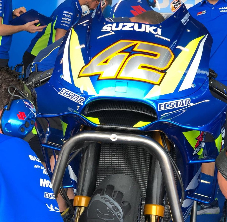 Новый модульный дизайн аэродинамического обвеса с винглетами на Suzuki GSX-RR (2018) Новый модульный дизайн аэродинамического обвеса с винглетами на Suzuki GSX-RR (2018)