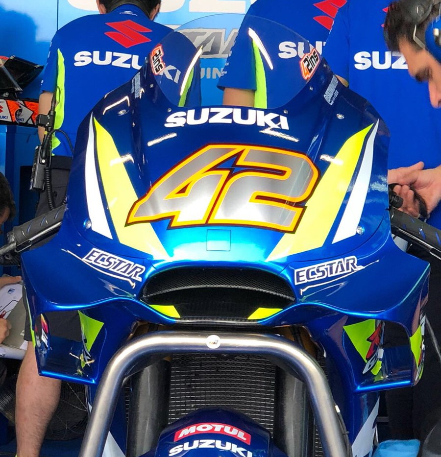 Новый модульный дизайн аэродинамического обвеса с винглетами на Suzuki GSX-RR (2018) Новый модульный дизайн аэродинамического обвеса с винглетами на Suzuki GSX-RR (2018)