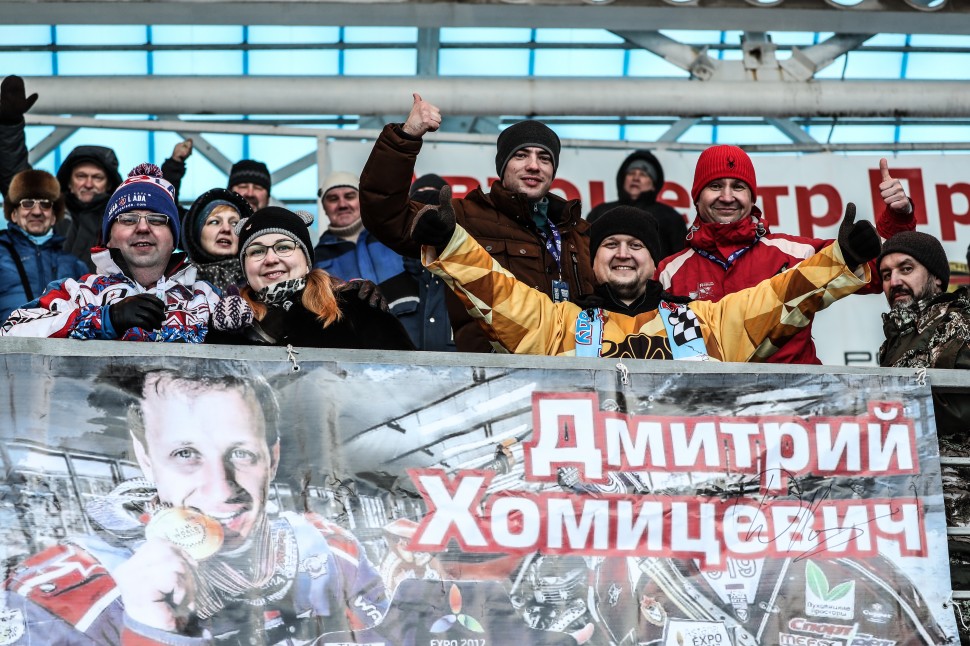 Дмитрия Хомицевица горячо поддерживают домашние трибуны Дмитрия Хомицевица горячо поддерживают домашние трибуны