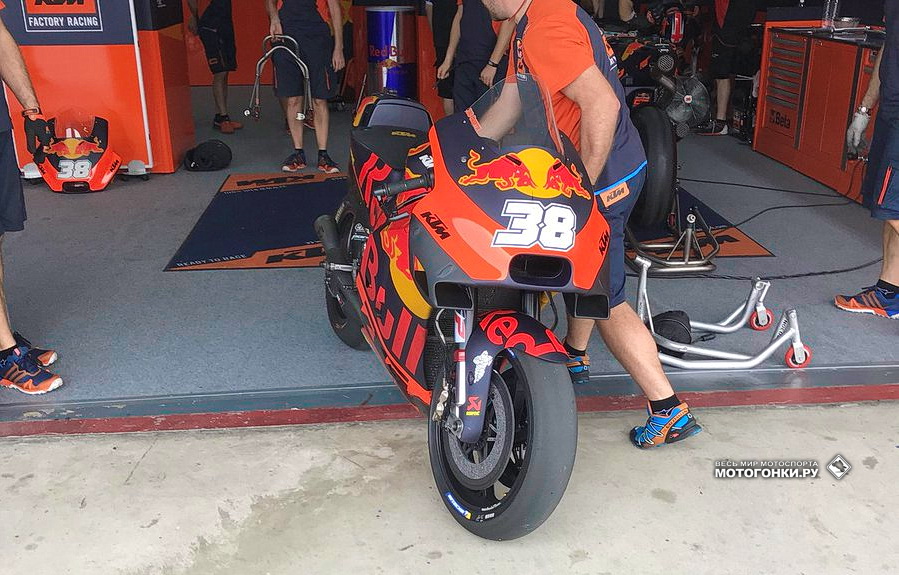 Один из вариантов аэродинамического обвеса KTM Factory Racing Один из вариантов аэродинамического обвеса KTM Factory Racing