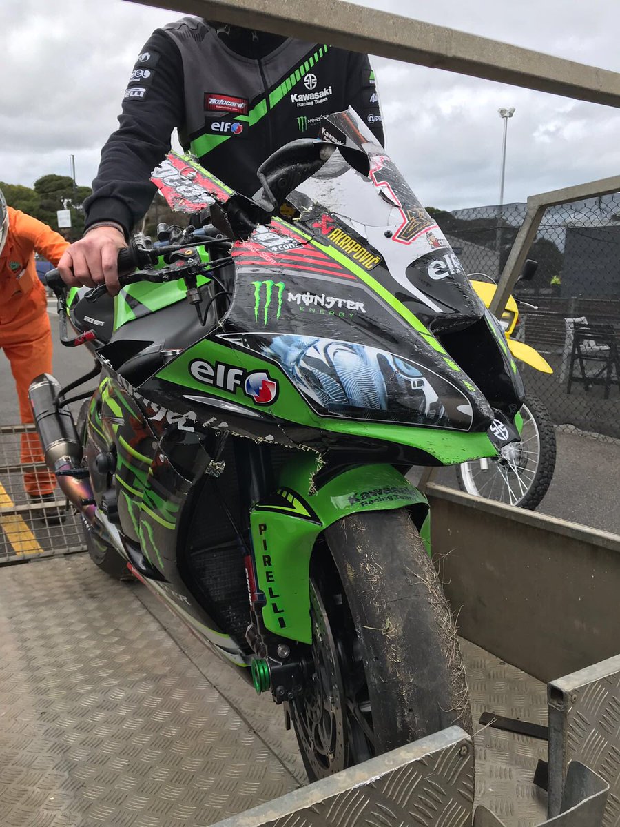 Kawasaki ZX-10RR Джонатана Рэя после аварии в паддоке Phillip Island Kawasaki ZX-10RR Джонатана Рэя после аварии в паддоке Phillip Island
