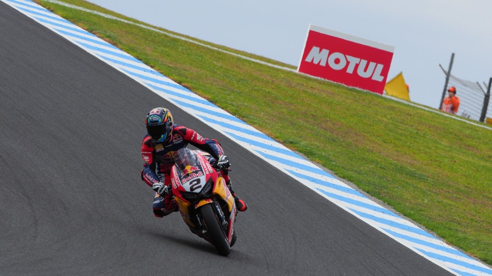 Леон Камье из Red Bull Honda World Superbike Team на 2-й позиции по итогам дня свободных практик Леон Камье из Red Bull Honda World Superbike Team на 2-й позиции по итогам дня свободных практик