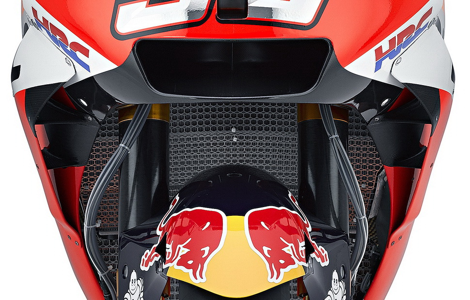 Карбоновая вилка Ohlins на Honda RC213V Марка Маркеса (2018 год) Карбоновая вилка Ohlins на Honda RC213V Марка Маркеса (2018 год)