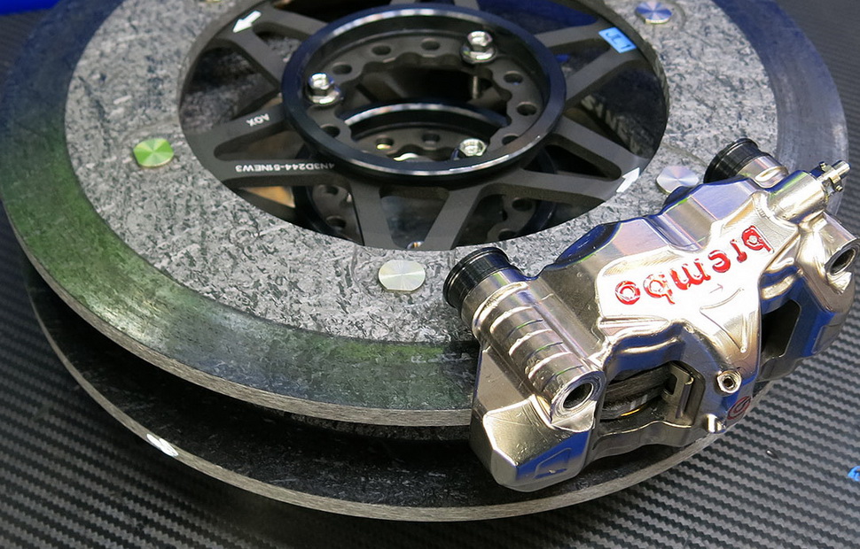 Карбоновые тормозные диски Brembo для MotoGP - вот это идеальное применение карбона! Карбоновые тормозные диски Brembo для MotoGP - вот это идеальное применение карбона!