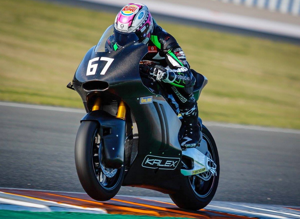 Прототип Kalex Triumph Йеско Раффина на тестах Moto2 в Валенсии Прототип Kalex Triumph Йеско Раффина на тестах Moto2 в Валенсии