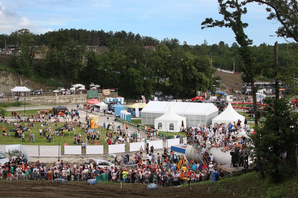 Доступ в паддок и Motocross Village Доступ в паддок и Motocross Village