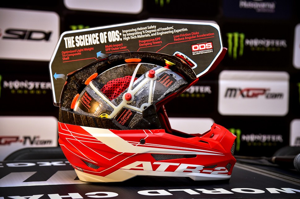 6D Helmet ATR-2 с технологией Omni-Directional Suspension (ODS) 6D Helmet ATR-2 с технологией Omni-Directional Suspension (ODS)