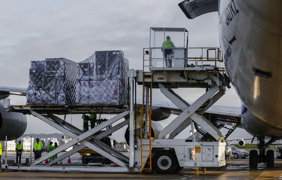 Чтобы перевезти 1000 контейнеров нужны 4 транспортных Boeing 747 Чтобы перевезти 1000 контейнеров нужны 4 транспортных Boeing 747