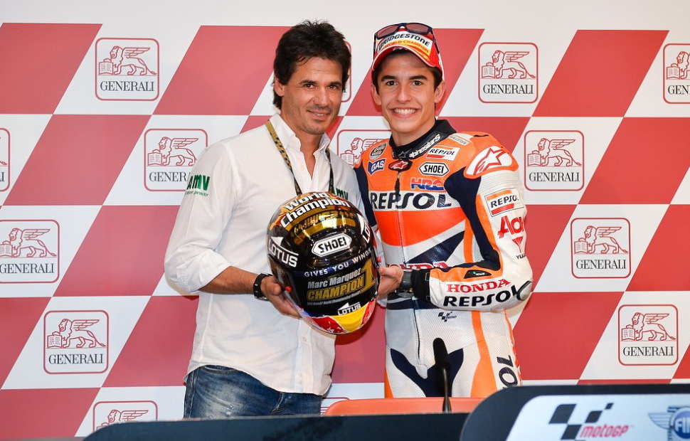 С Марком Маркесом - самым молодым чемпионом MotoGP в истории (2013 год) С Марком Маркесом - самым молодым чемпионом MotoGP в истории (2013 год)