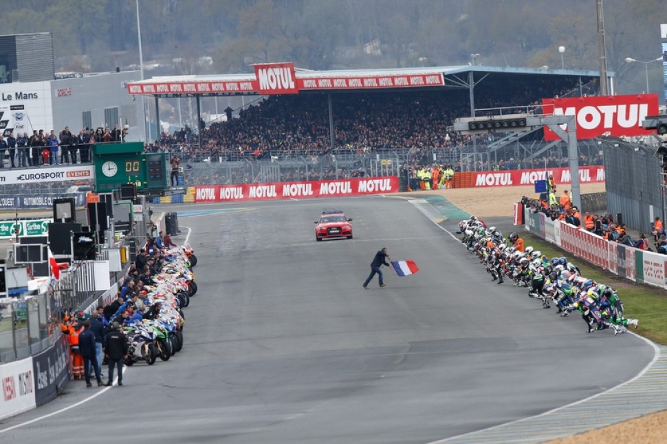 24 Heures Motos - всемирно известная гонка, такая же, как и автомобильный Le Mans 24 24 Heures Motos - всемирно известная гонка, такая же, как и автомобильный Le Mans 24