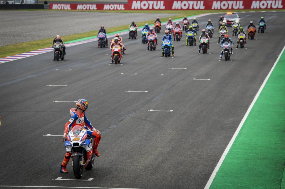 Джек Миллер на поул-позиции в самом странном старте MotoGP в истории Джек Миллер на поул-позиции в самом странном старте MotoGP в истории