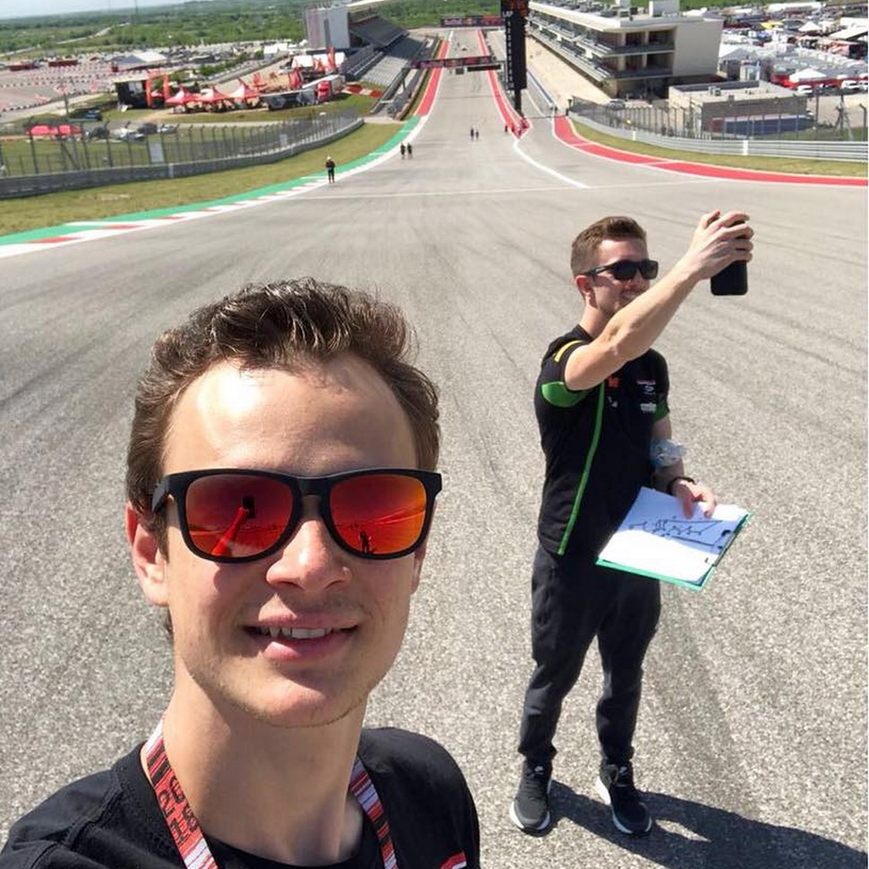 Вот она - горка! Первый поворот Circuit of the Americas: перепад высот здесь составляет 40 м - самый большой перепад в календаре Вот она - горка! Первый поворот Circuit of the Americas: перепад высот здесь составляет 40 м - самый большой перепад в календаре