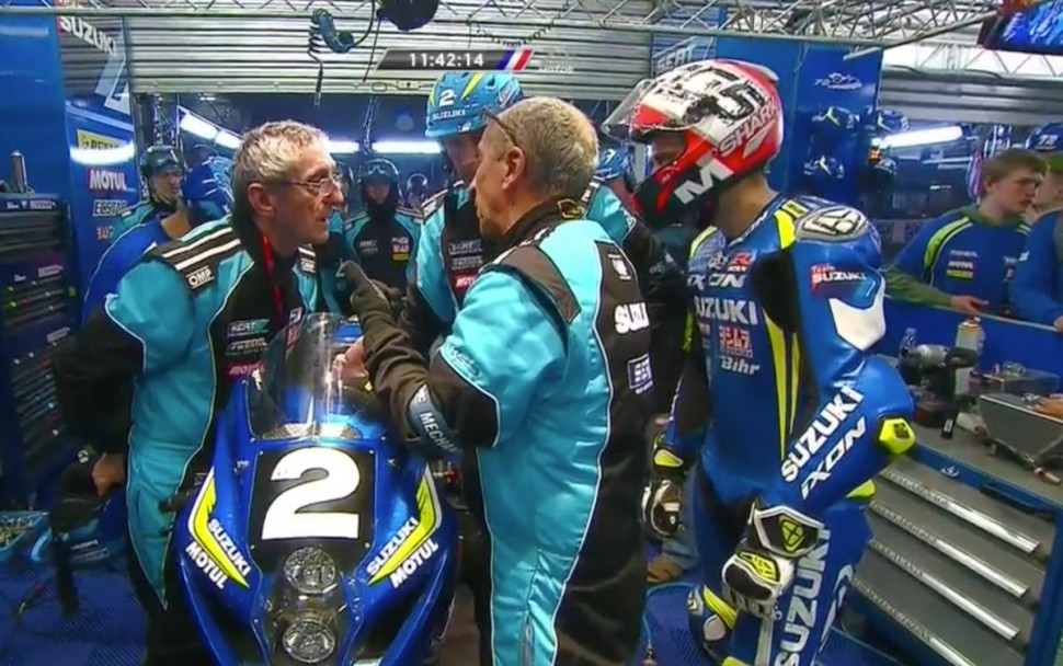Suzuki Endurance Racing Team в гараже Suzuki Endurance Racing Team в гараже