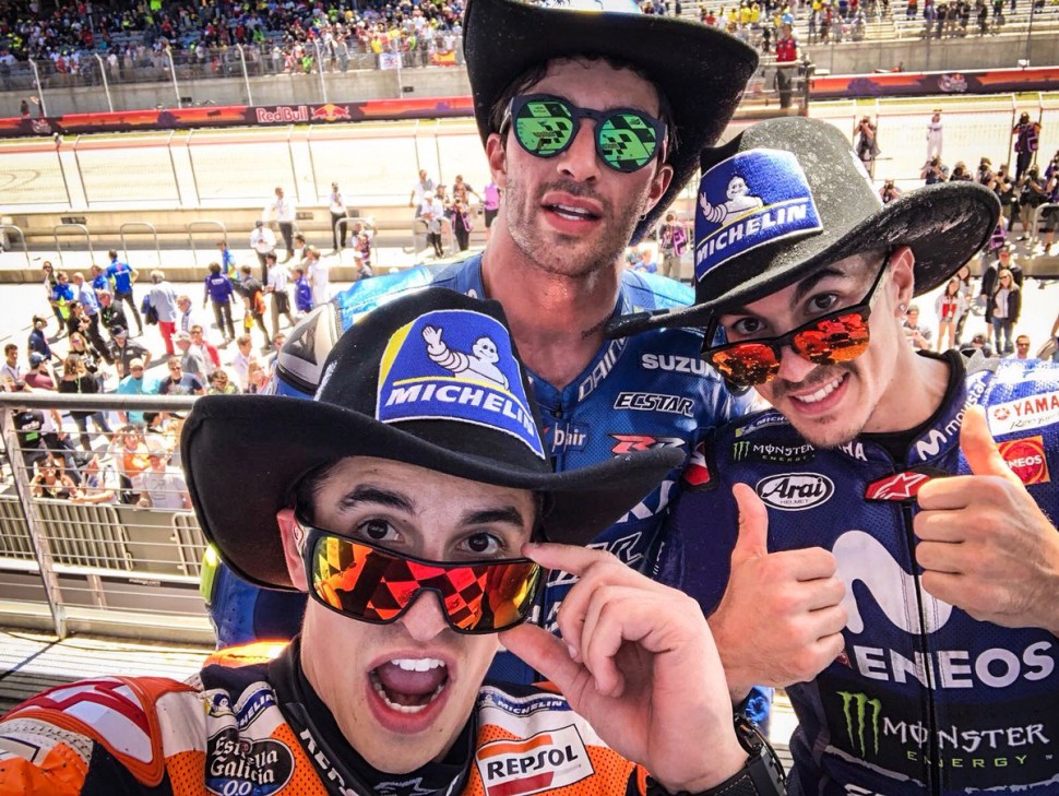 Необычная конфигурация шляп на подиуме AmericasGP, но №1 неизменен Необычная конфигурация шляп на подиуме AmericasGP, но №1 неизменен