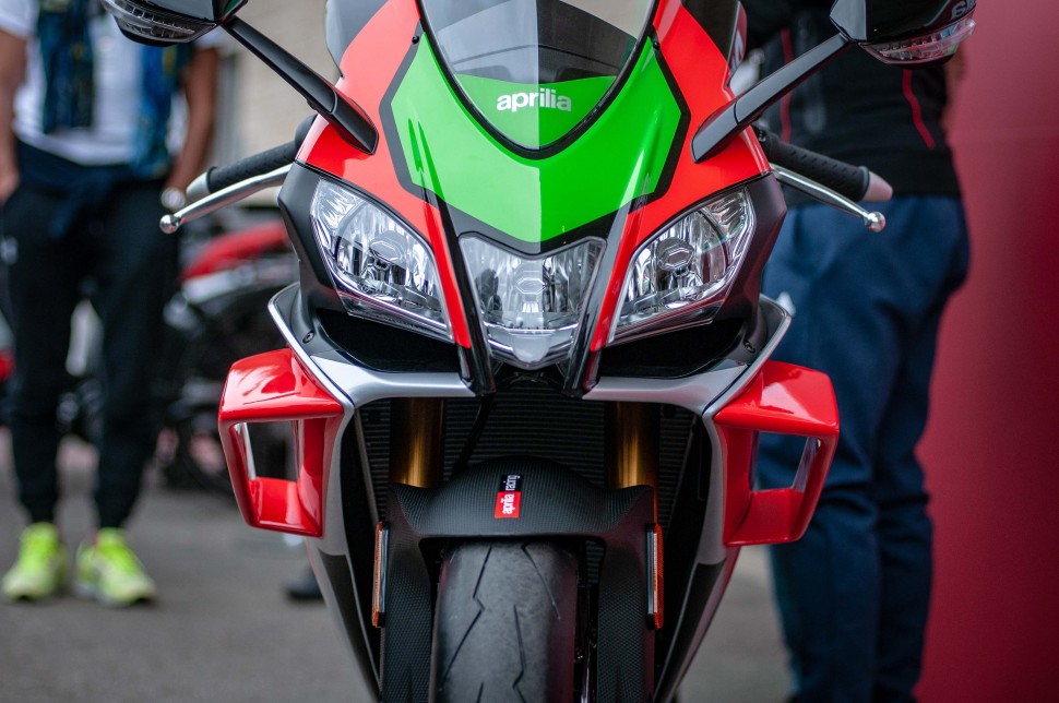 Aprilia RSV4 RF LE с винглетами Aprilia RSV4 RF LE с винглетами