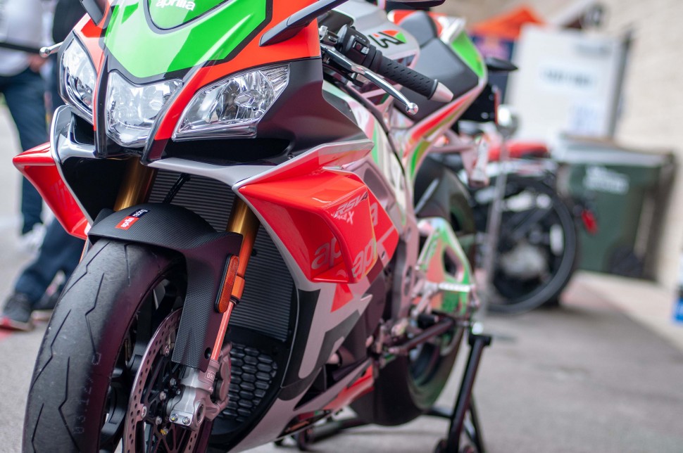 Aprilia RSV4 RF LE с винглетами Aprilia RSV4 RF LE с винглетами