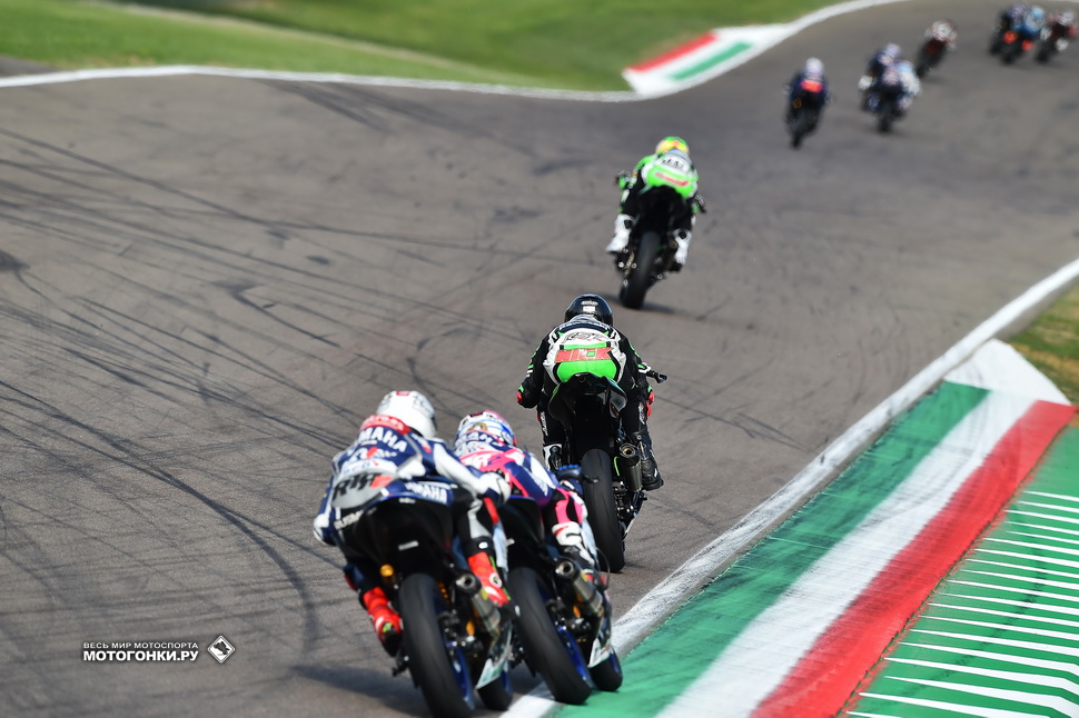 Вереница пилотов на квалификации WorldSSP300 Вереница пилотов на квалификации WorldSSP300
