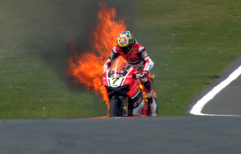 Для Ducati гонки в Донингтоне складывались не всегда хорошо - дважды Panigale горели за последние несколько лет Для Ducati гонки в Донингтоне складывались не всегда хорошо - дважды Panigale горели за последние несколько лет