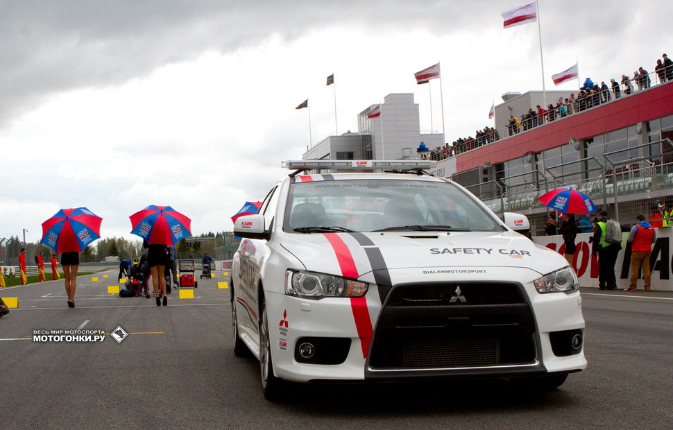 Mitsubishi Lancer Evolution X на стартовой решетке Moscow Raceway в качестве Safety Car - 2015 год Mitsubishi Lancer Evolution X на стартовой решетке Moscow Raceway в качестве Safety Car - 2015 год
