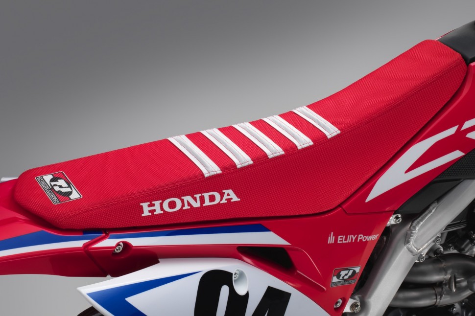 Сиденье, как у заводских пилотов Team HRC - в базе на Honda CRF450RWE (2019) Сиденье, как у заводских пилотов Team HRC - в базе на Honda CRF450RWE (2019)
