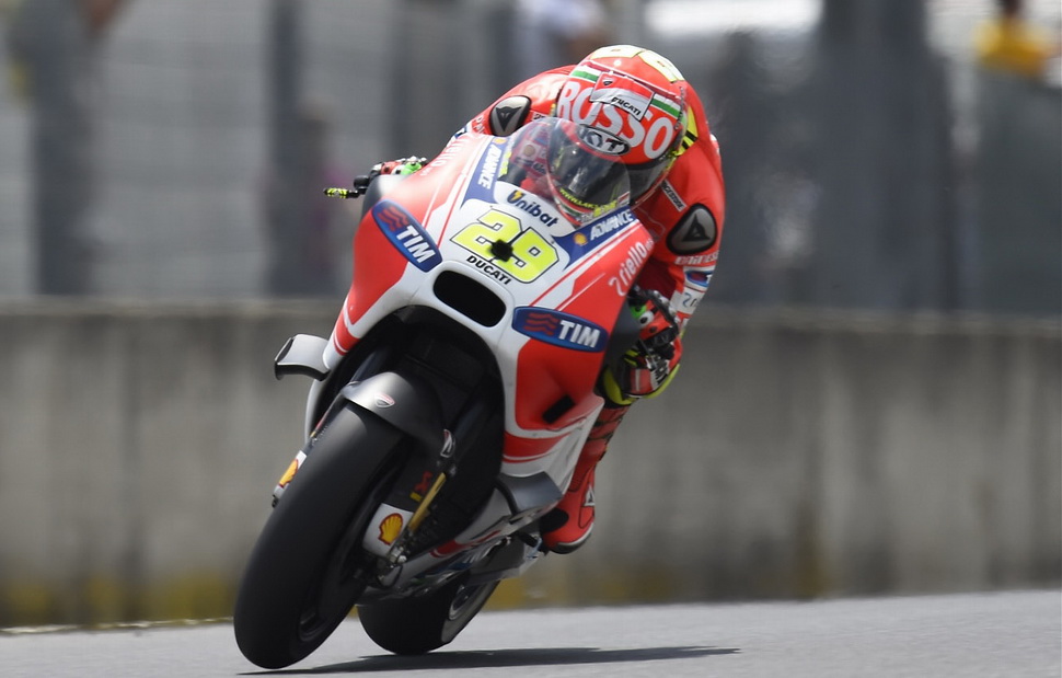 Андреа Янноне на заводском Ducati GP16 - абсолютный рекордсмен скорости в MotoGP Андреа Янноне на заводском Ducati GP16 - абсолютный рекордсмен скорости в MotoGP