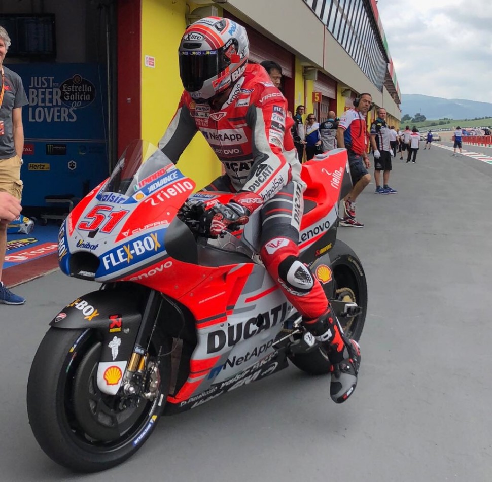 Миккеле Пирро перед стартом FP2 в Mugello Миккеле Пирро перед стартом FP2 в Mugello