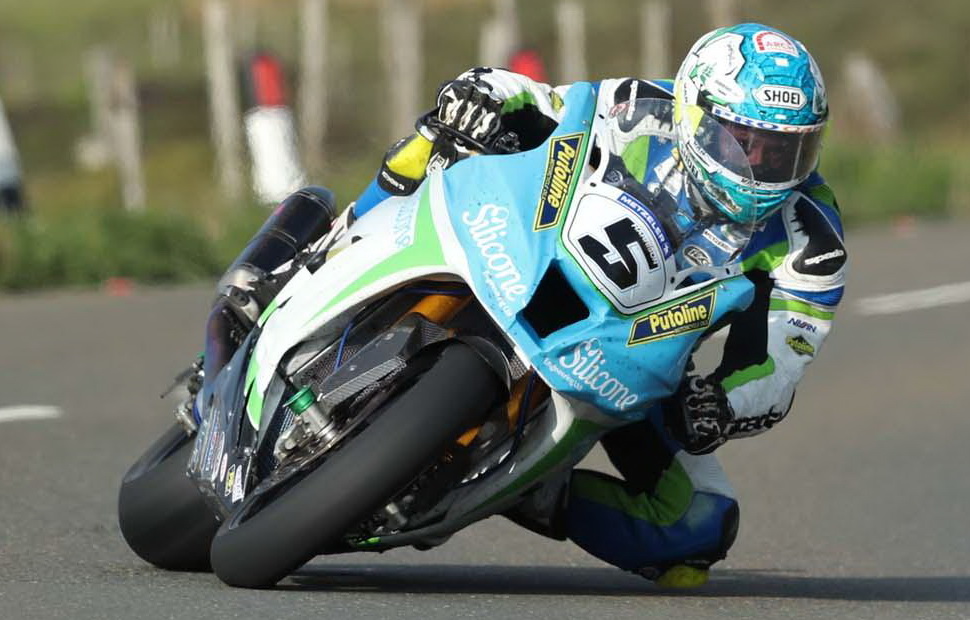 Дин Харрисон побил рекорд скорости Isle of Man TT, но до финиша не доехал Дин Харрисон побил рекорд скорости Isle of Man TT, но до финиша не доехал