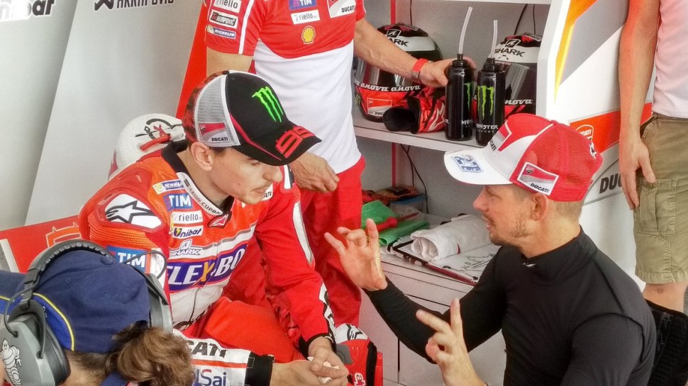 Совместная работа с Хорхе Лоренцо и Довициозо на тестах IRTA MotoGP, Sepang Совместная работа с Хорхе Лоренцо и Довициозо на тестах IRTA MotoGP, Sepang