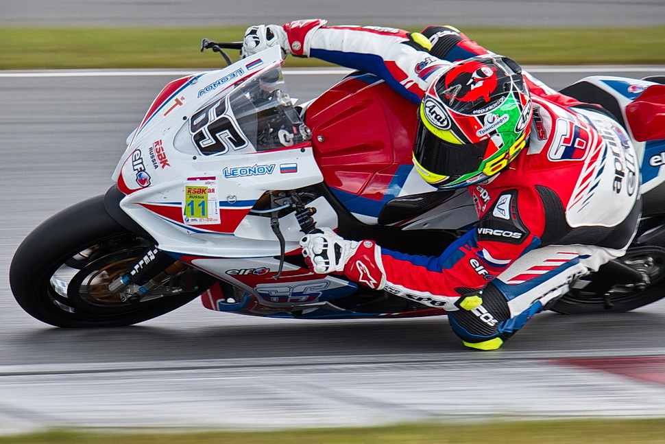 Владимир Леонов - действующий чемпион России в классе Superbike Владимир Леонов - действующий чемпион России в классе Superbike