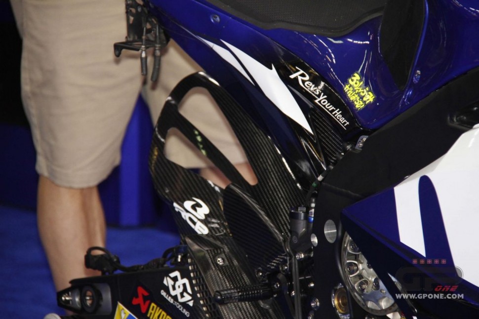 Новый хаггер Yamaha YZR-M1 Валентино Росси - в форме закрылков Новый хаггер Yamaha YZR-M1 Валентино Росси - в форме закрылков