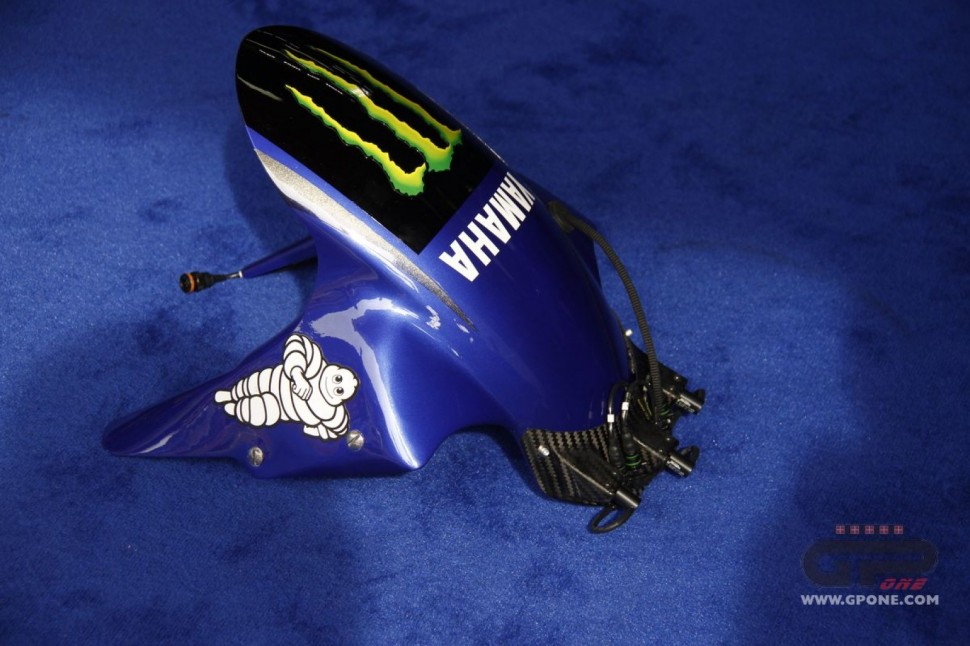 Переднее крыло YZR-M1 Валентино Росси, которое использовано на FP1 в Монтмело Переднее крыло YZR-M1 Валентино Росси, которое использовано на FP1 в Монтмело