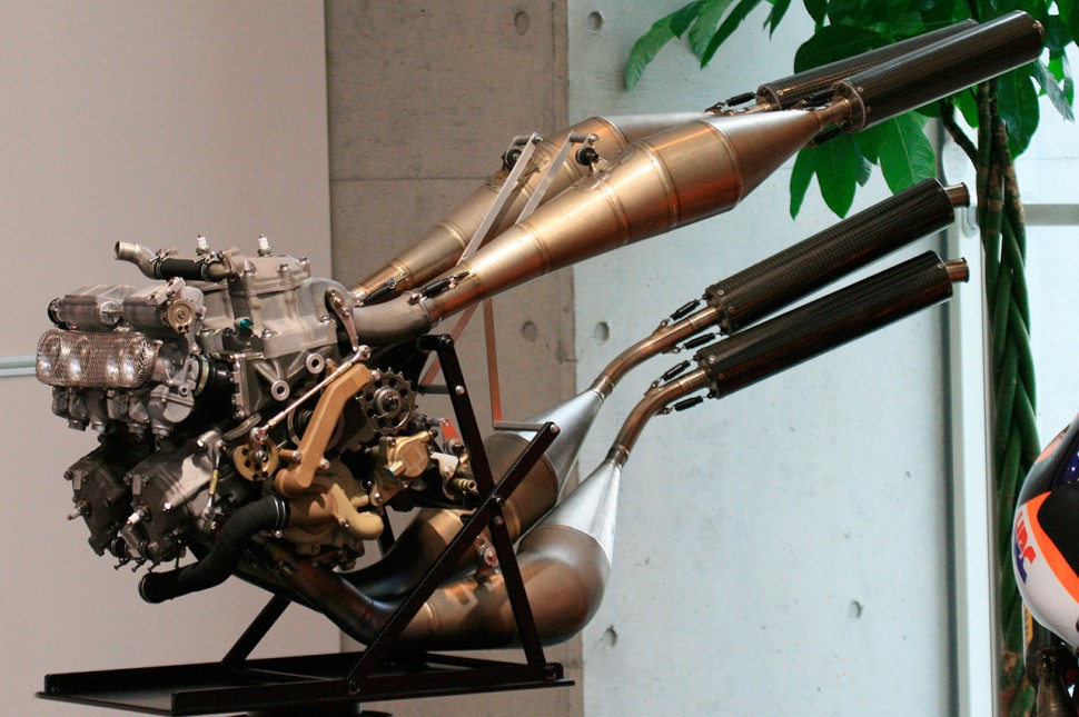 Двигатель Honda NSR500 (1997) с прямым впуском Двигатель Honda NSR500 (1997) с прямым впуском