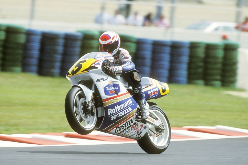 Уэйн Гарднер на Honda NSR500 (1987) Уэйн Гарднер на Honda NSR500 (1987)