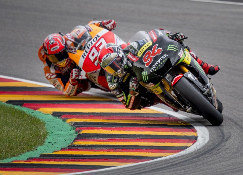 Битва с Маркесом за победу обеспечила Фольгеру подиум на Sachsenring в 2017 году Битва с Маркесом за победу обеспечила Фольгеру подиум на Sachsenring в 2017 году