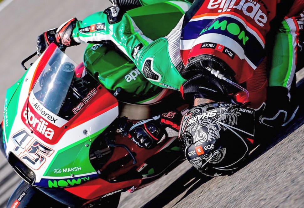 Скотт Реддинг в повороте касается шлемом асфальта Sachsenring Скотт Реддинг в повороте касается шлемом асфальта Sachsenring
