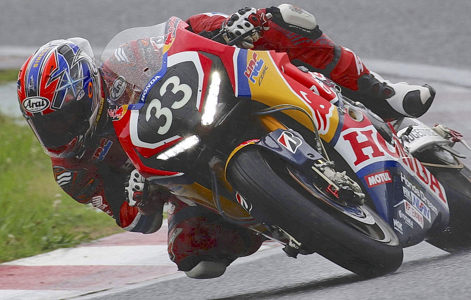 Team HRC в финальных цветах Red Bull на тестах EWC в Suzuka Team HRC в финальных цветах Red Bull на тестах EWC в Suzuka
