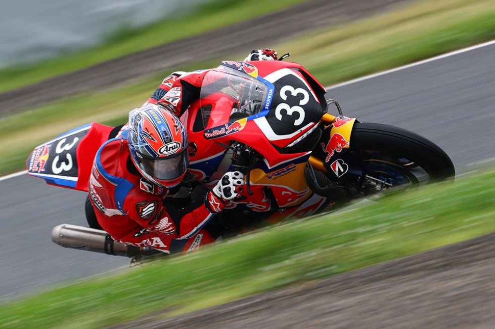 Red Bull HRC #33 на тестах на Suzuka Circuit Red Bull HRC #33 на тестах на Suzuka Circuit