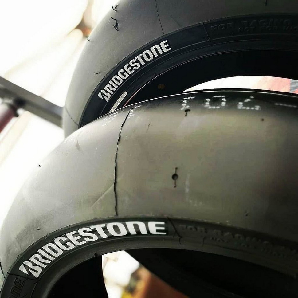 Bridgestone BATTLAX Racing V2 (SBK) Bridgestone BATTLAX Racing V2 (SBK)