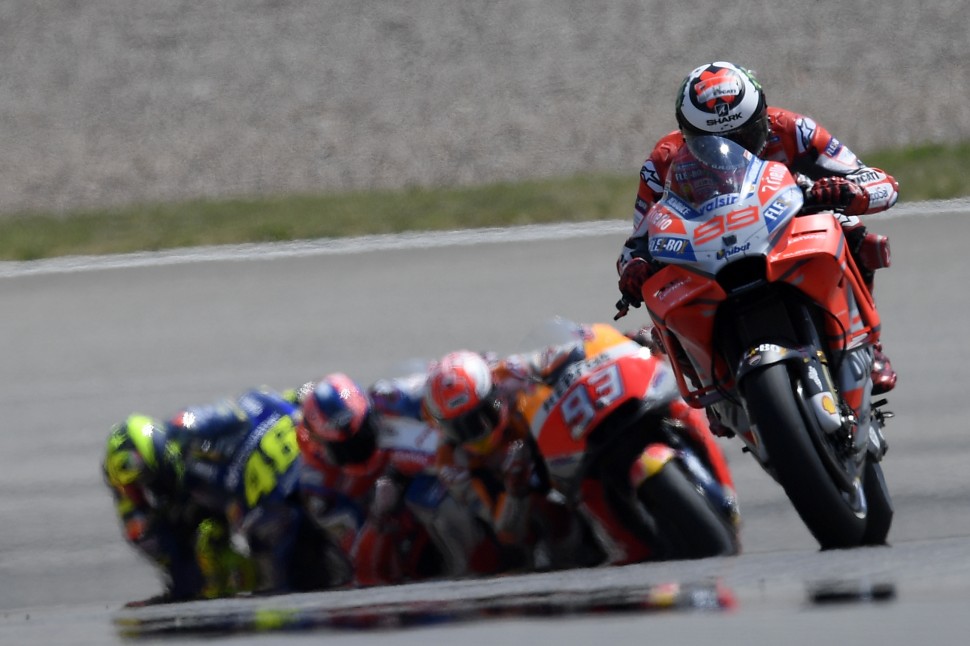 Хорхе Лоренцо возглавляет Гран-При Германии, Sachsenring Хорхе Лоренцо возглавляет Гран-При Германии, Sachsenring