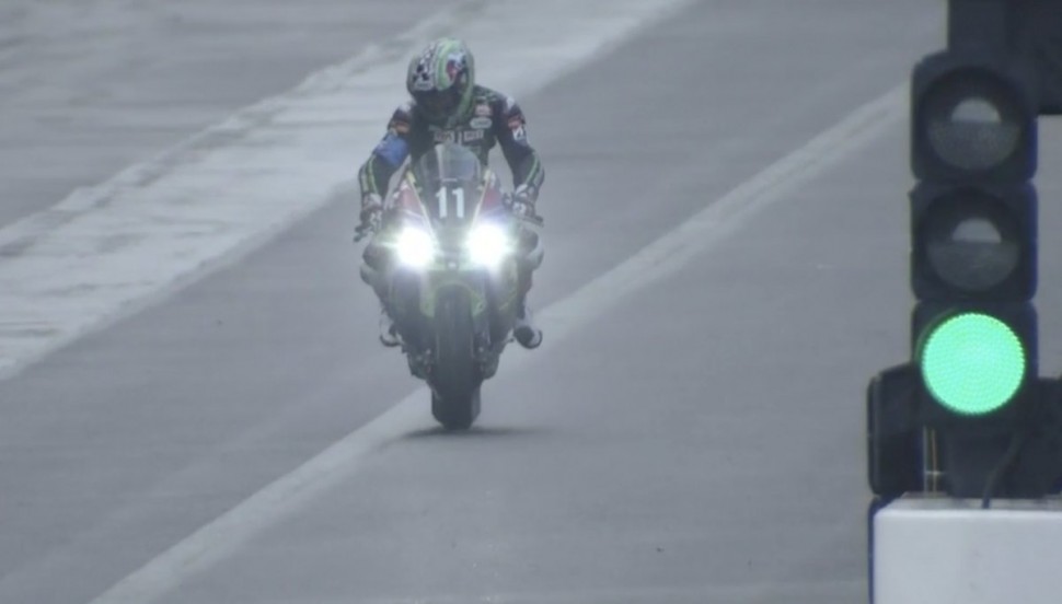 Kawasaki Team Green возвращается в строй после падения Kawasaki Team Green возвращается в строй после падения