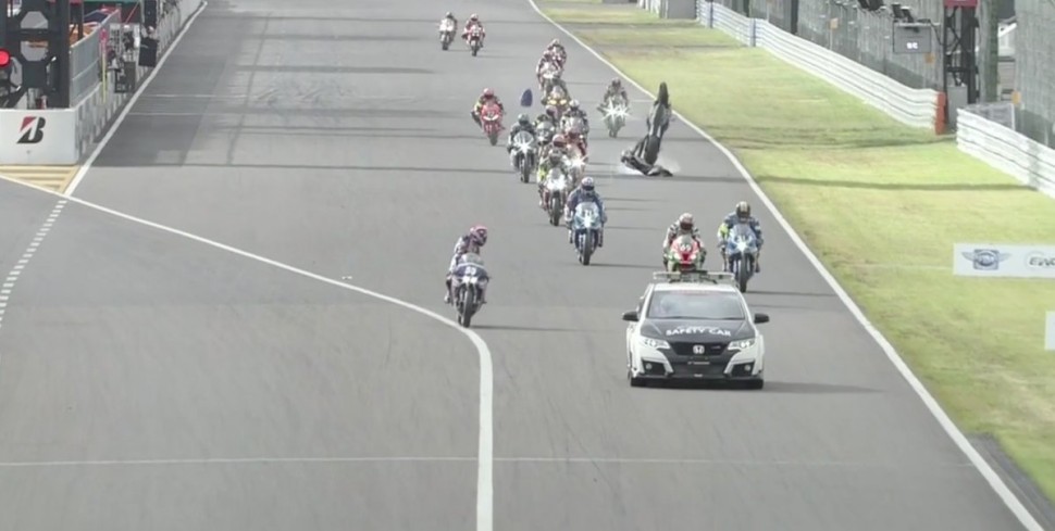 Внезапная авария под Safety Car Внезапная авария под Safety Car