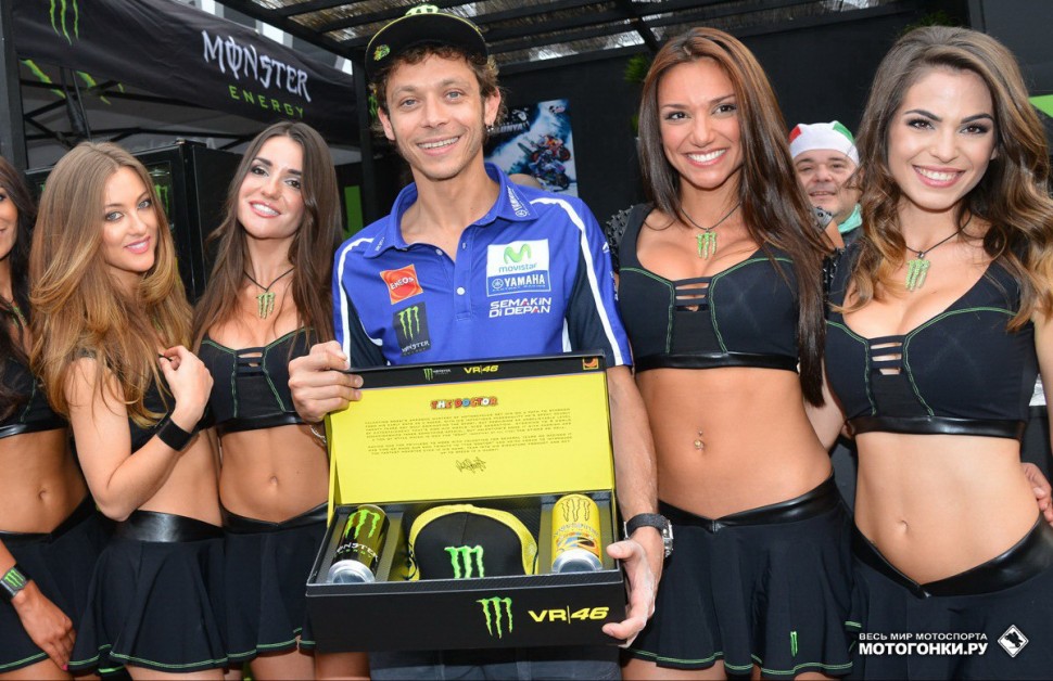 Валентино Росси глубоко вовлечен в промоушн Monster Energy, компания даже выпускала именные энергетики с символикой VR46 Валентино Росси глубоко вовлечен в промоушн Monster Energy, компания даже выпускала именные энергетики с символикой VR46