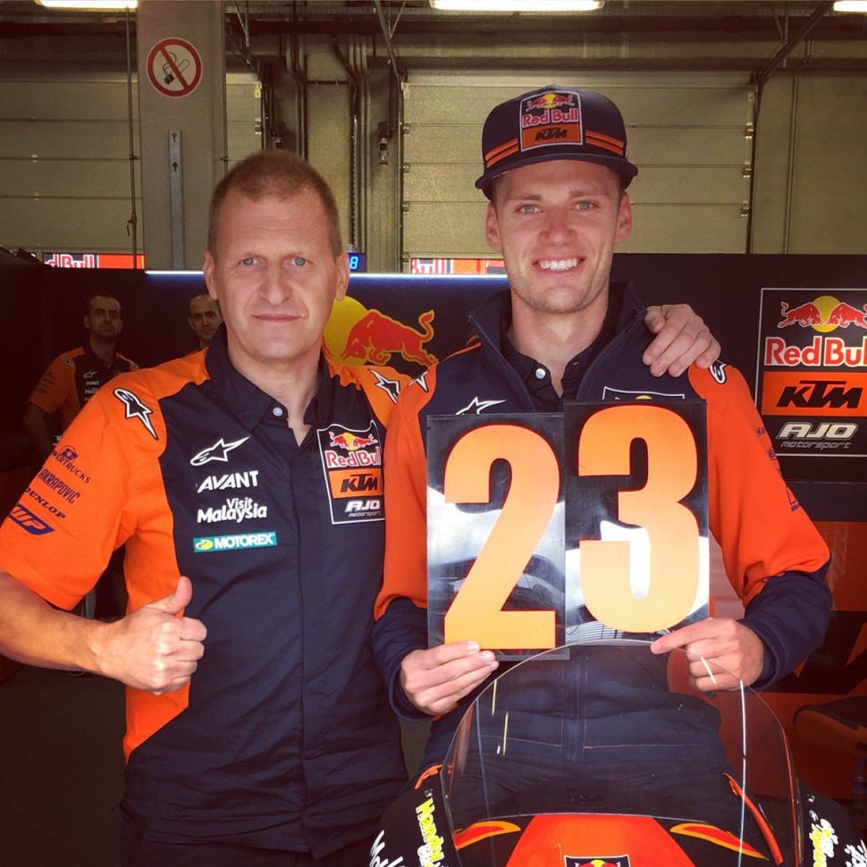 Чемпион Moto3 Брад Биндер продолжит свой путь с KTM в официальной команде Moto2 Чемпион Moto3 Брад Биндер продолжит свой путь с KTM в официальной команде Moto2